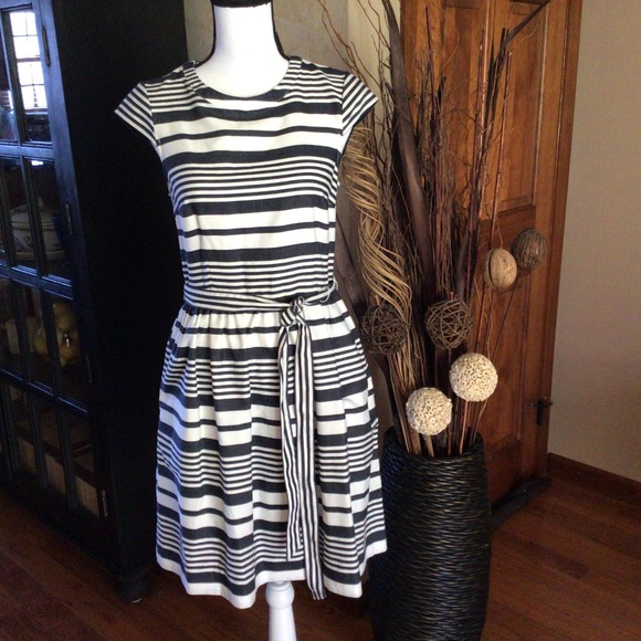 Betsey Johnson Pleated Dress Sz 6 - Picture 3 of 8